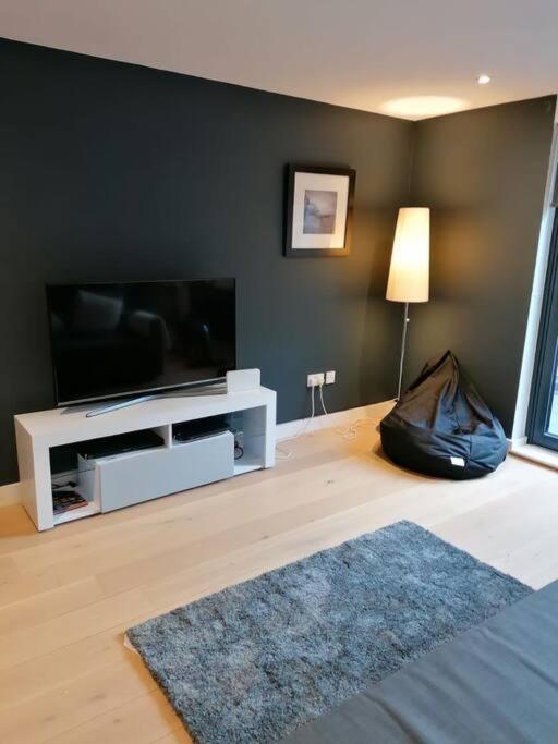 New Town House With *free Allocated Parking* Apartment *