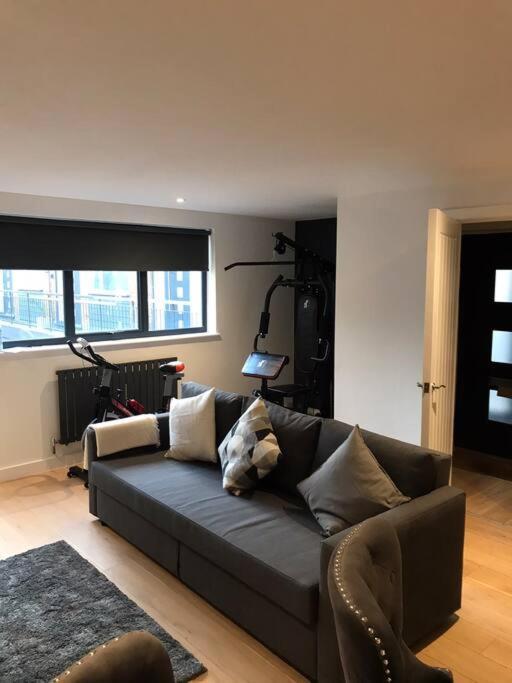 New Town House With *free Allocated Parking* Apartment *