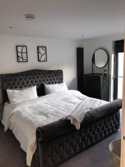 New Town House With *free Allocated Parking* Apartment